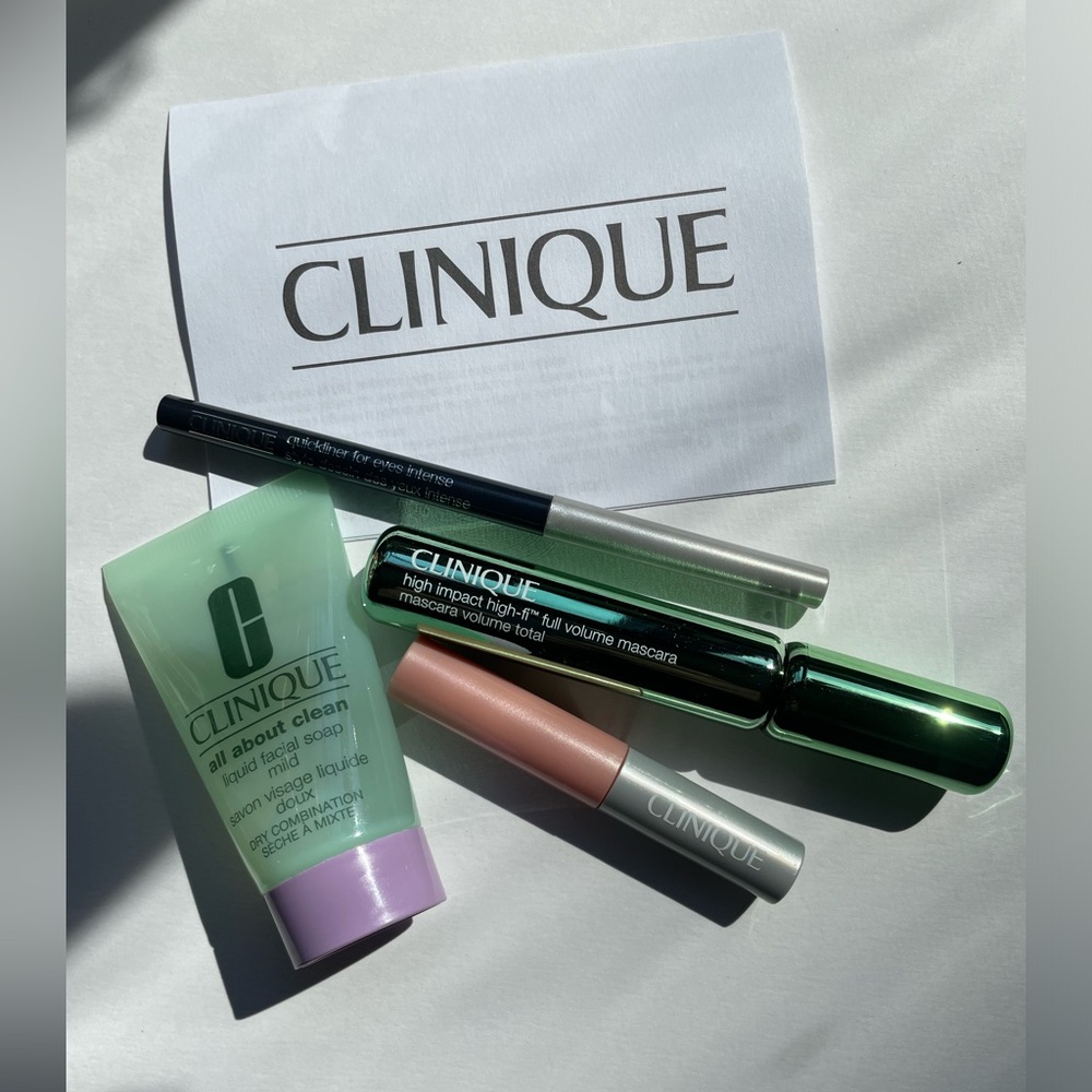 Clinique Bundle Makeup Bundle - Picture 2 of 14